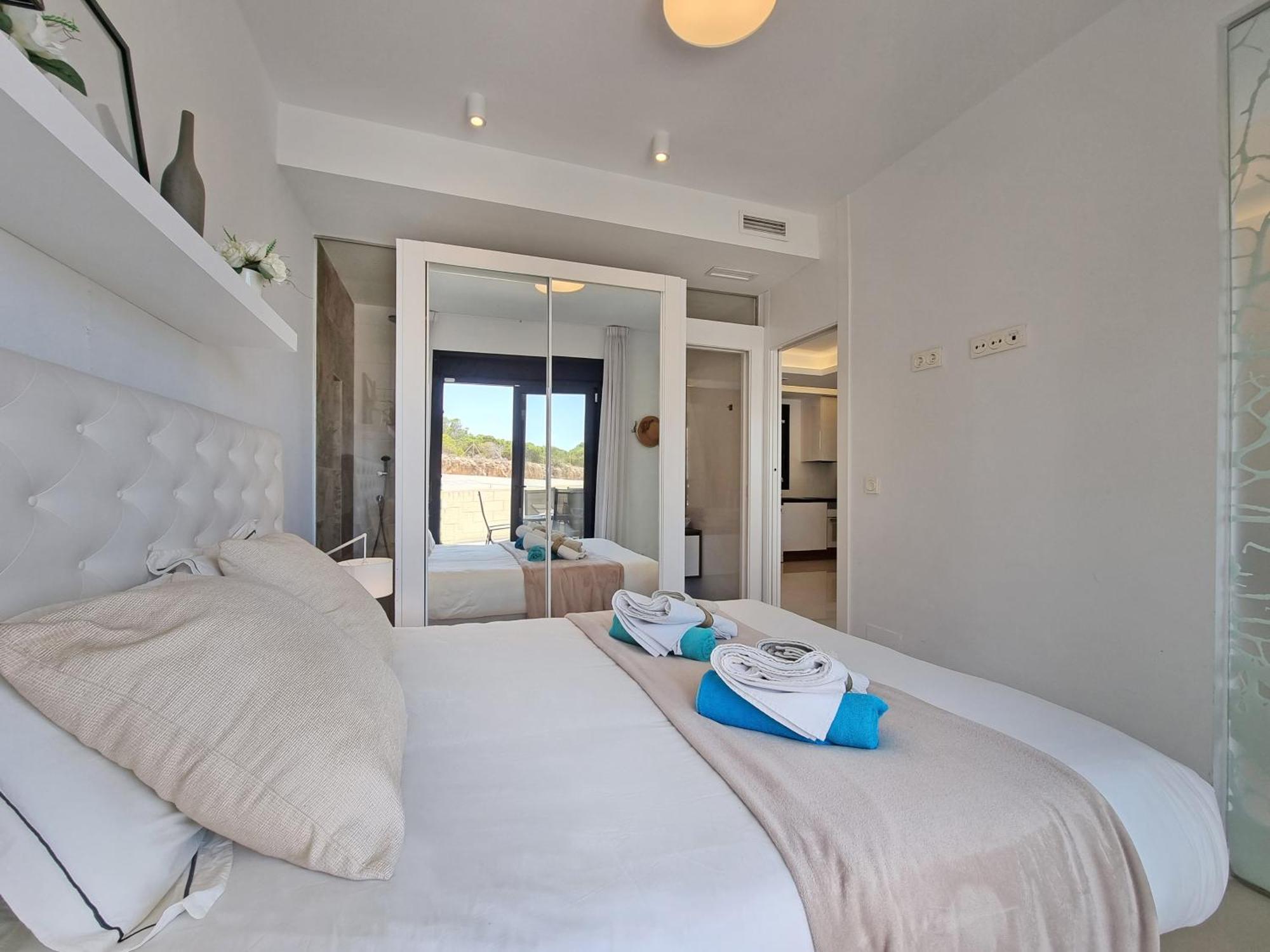 Beachfront Luxury Apartments By Nras Arenales del Sol Pokoj fotografie