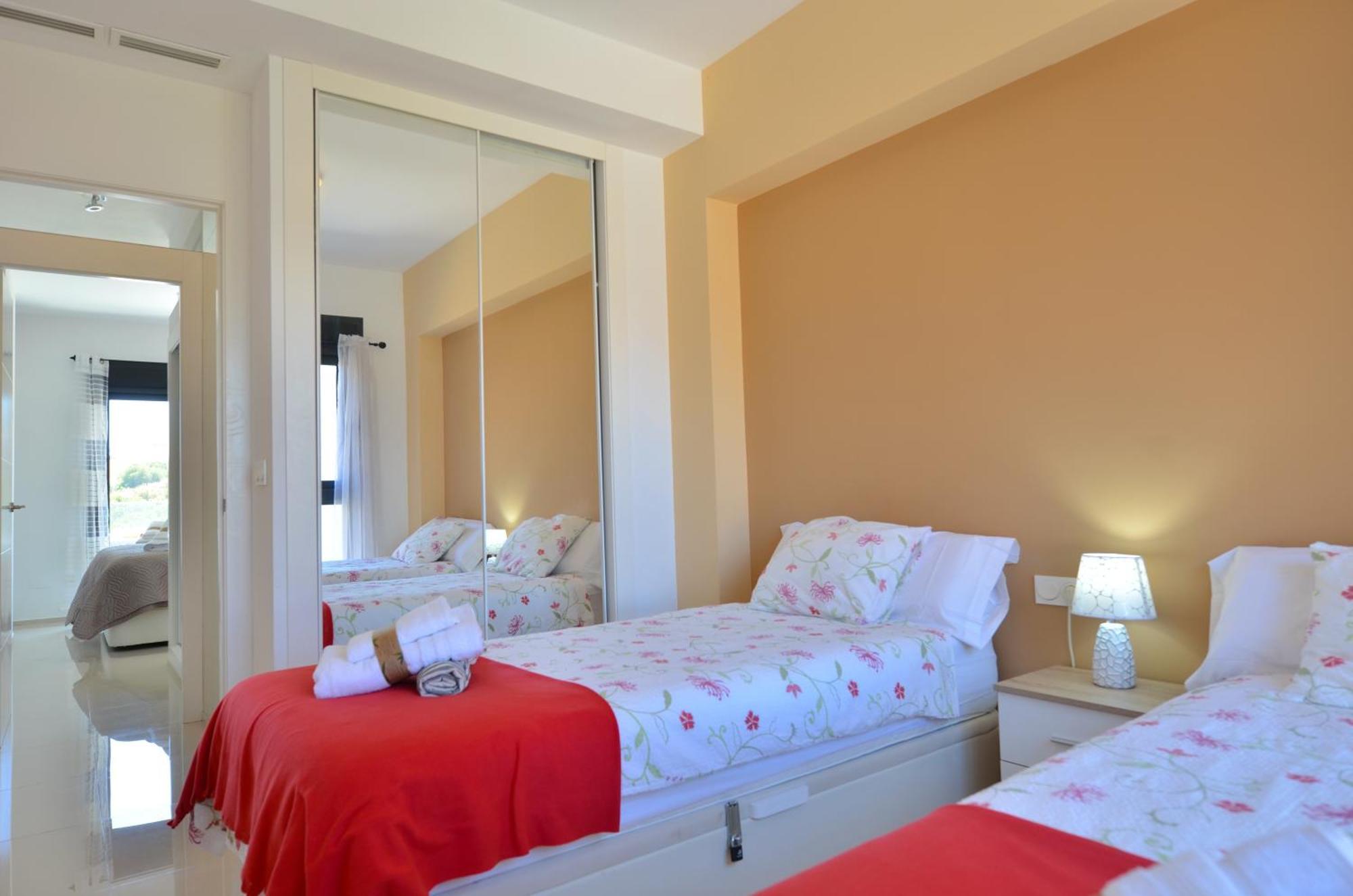 Beachfront Luxury Apartments By Nras Arenales del Sol Pokoj fotografie